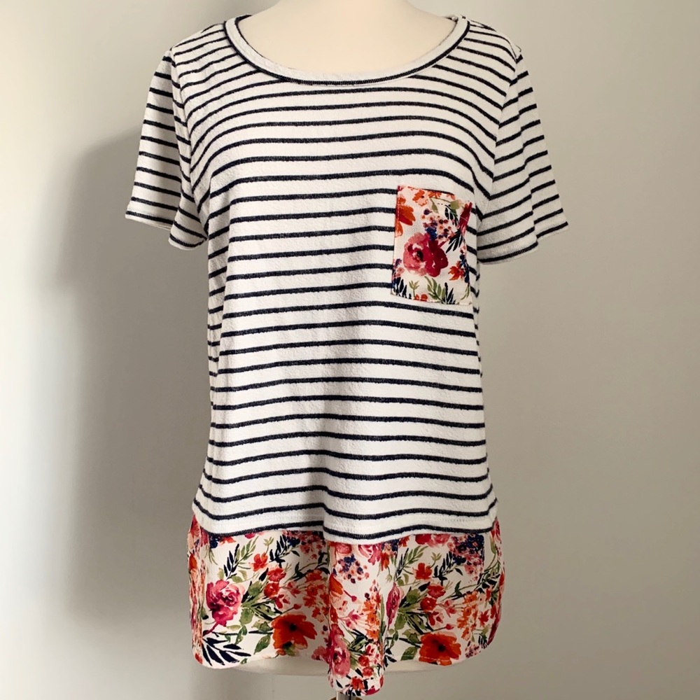 LE LIS Striped and Floral‎ Top Extra Large